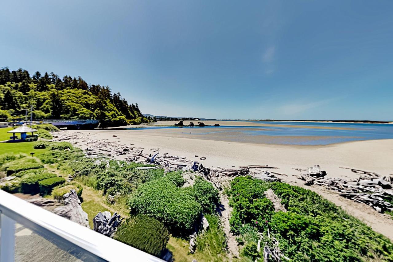 New Listing! Bay-View Beauty With Private Balcony Condo Lincoln City Exteriér fotografie