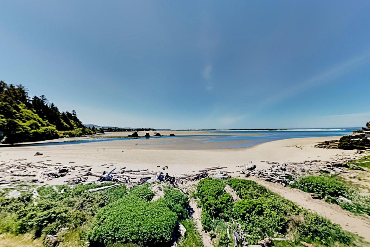 New Listing! Bay-View Beauty With Private Balcony Condo Lincoln City Exteriér fotografie