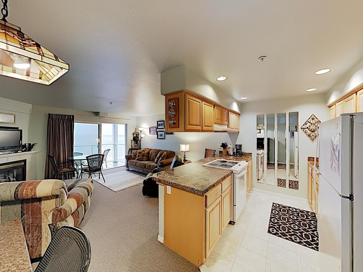 New Listing! Bay-View Beauty With Private Balcony Condo Lincoln City Exteriér fotografie